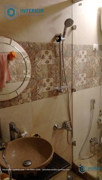 https://www.interiordesignwala.com/userfiles/media/webnoo.in.net/14-simple-bathroom-interior-with-counter-top-basin-and-c.jpg